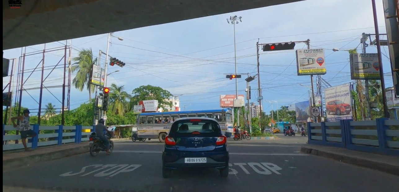 Garia Crossing on E.M. Bypass in Kolkata